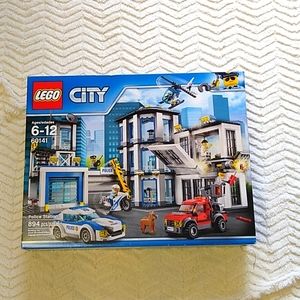 LEGO POLICE STATION 60141